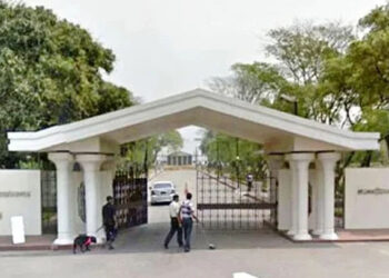 তিতুমীর কলেজের শিক্ষার্থীদের সড়ক ও রেলপথ অবরোধ