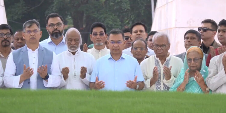 প্রতিষ্ঠাবার্ষিকীতে জিয়াউর রহমান ও খালেদা জিয়ার মাজারে প্রধানমন্ত্রী তারেক রহমানের শ্রদ্ধা নিবেদন